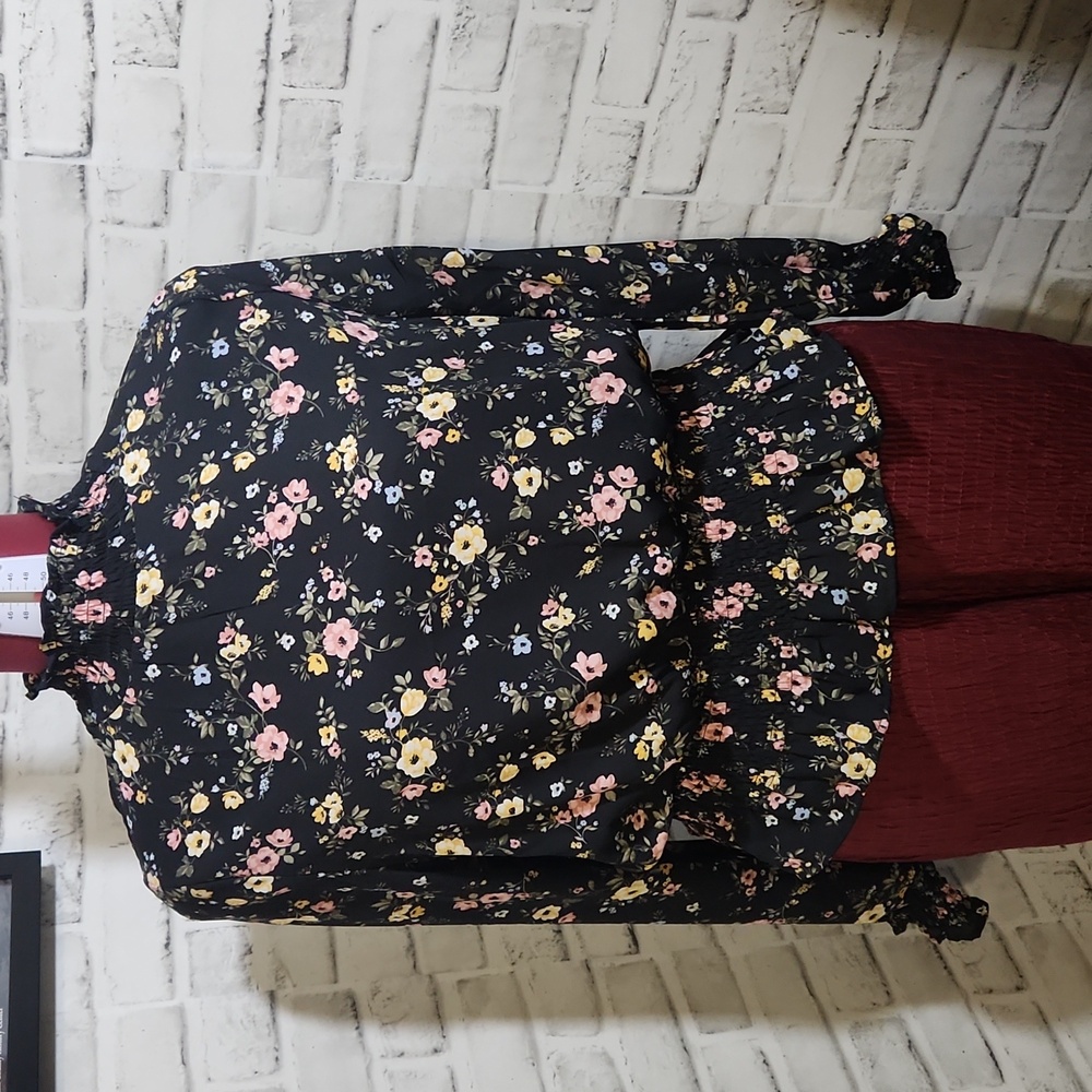 Crave Fame SZ L Black Floral Blouse